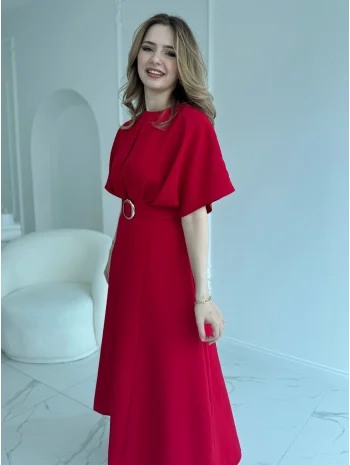 Kemer Detaylı Yırtmaçlı Pliseli Maxi Boy Kırmızı Elbise