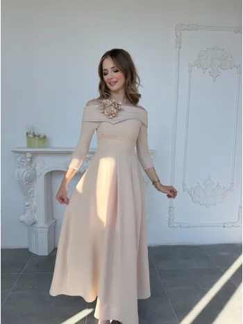 Madonna Yaka Gül Detaylı Taş Elbise