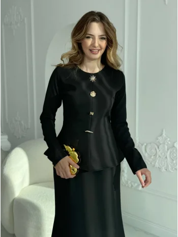 Metal Düğme Detaylı Atlas Kumaş Siyah Takım