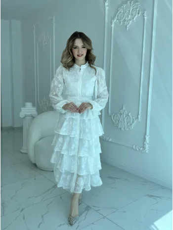 Nakış İşlemeli Kat Kat Volanlı Beyaz Elbise