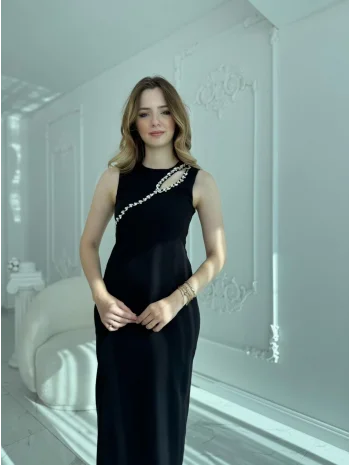 Omuzdan Geçişli Taş Detaylı Siyah Davet Elbisesi