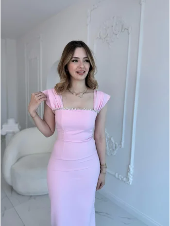 Pembe Maxi boy yaka taş detaylı uzun elbise