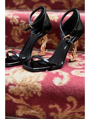 Topuk Detaylı Ayakkabı