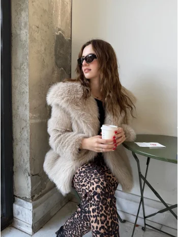 Vatkalı Kürklü Bej Manto