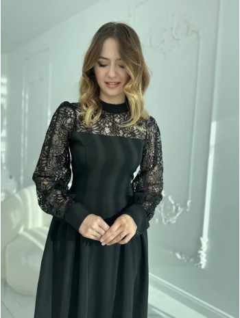 Yaka ve Kol Dantel Detaylı Prenses Kesim Siyah Elbise