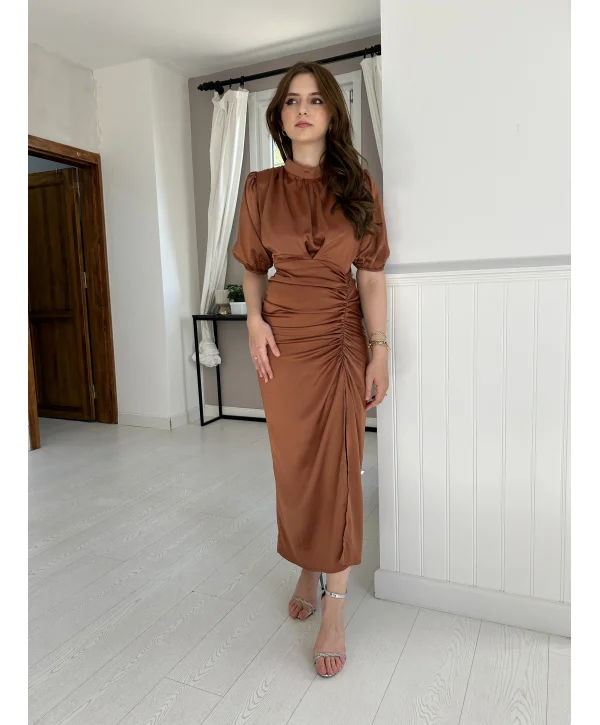 Önü Büzgülü Kahve Saten Elbise
