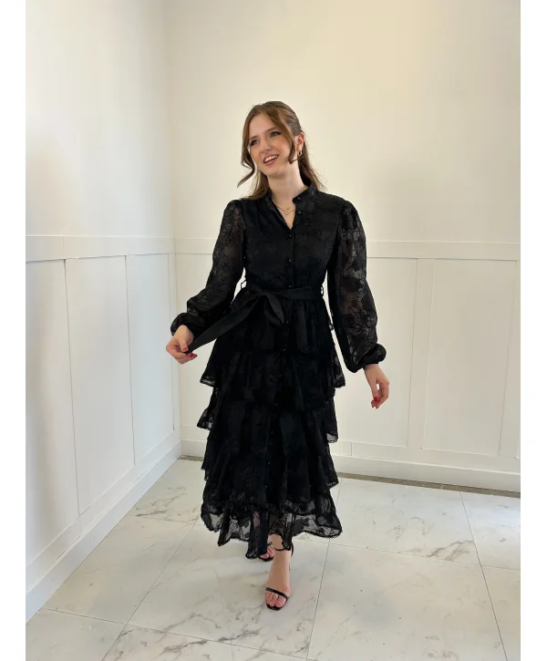 Nakış İşlemeli Siyah Kat Kat Volanlı Elbise