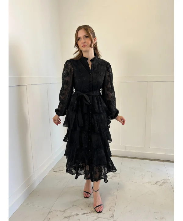 Nakış İşlemeli Siyah Kat Kat Volanlı Elbise