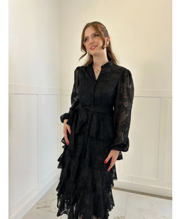 Nakış İşlemeli Siyah Kat Kat Volanlı Elbise