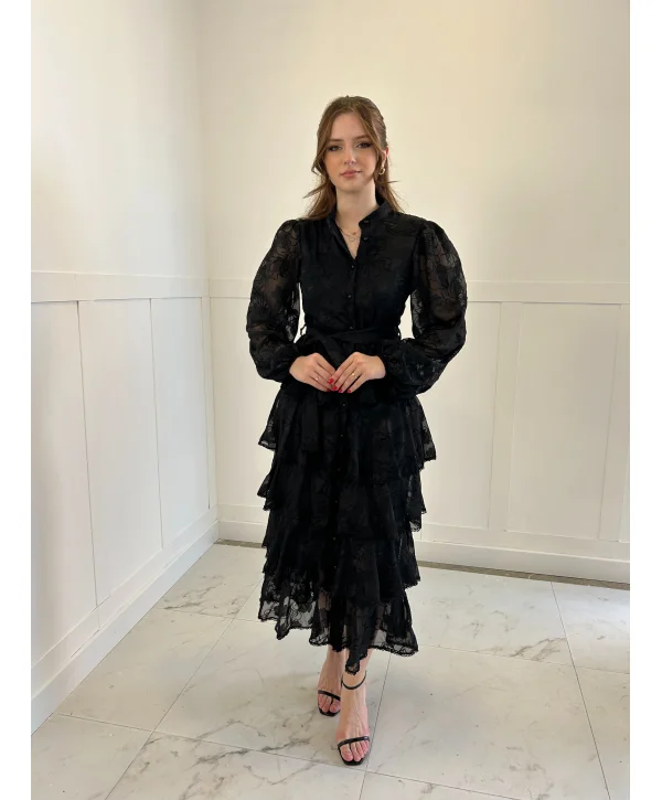 Nakış İşlemeli Siyah Kat Kat Volanlı Elbise