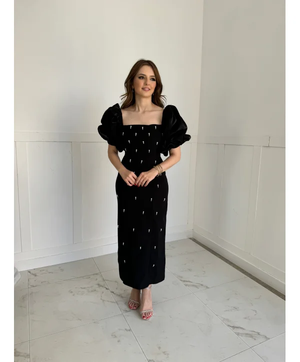 Kare Yaka Maxi Boy Taş Detaylı PERA Siyah Elbise