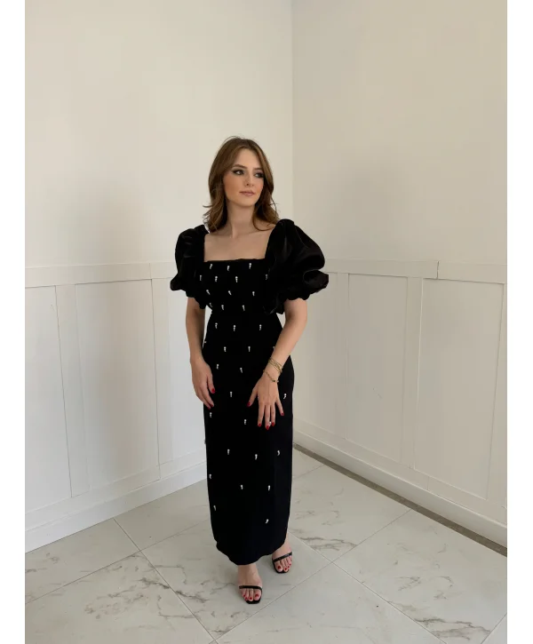 Kare Yaka Maxi Boy Taş Detaylı PERA Siyah Elbise