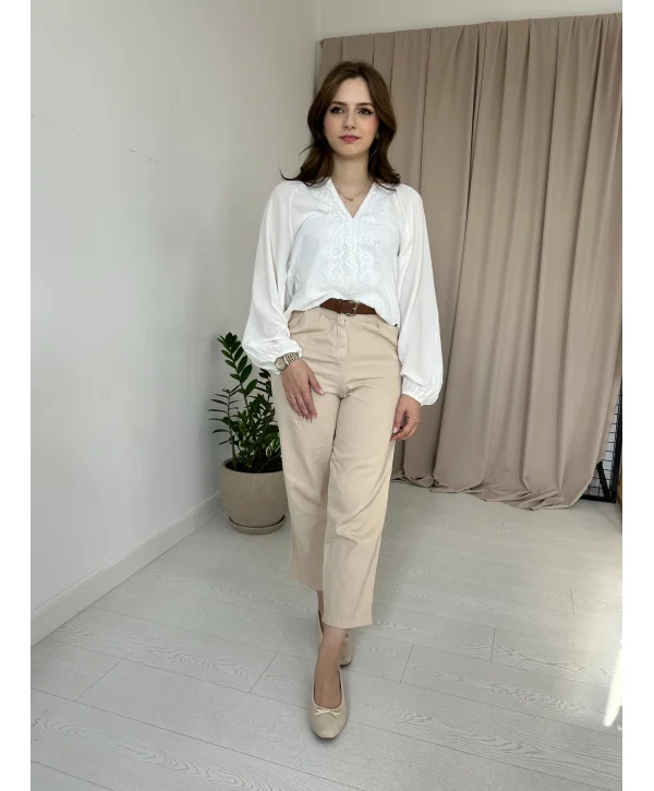 Bej kemerli keten pantolon