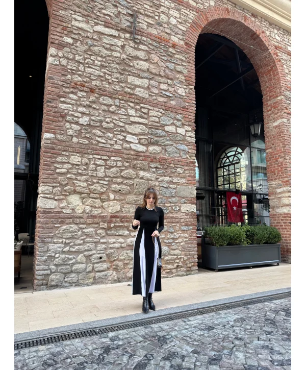 Beyaz Siyah Pile Etekli Triko Elbise