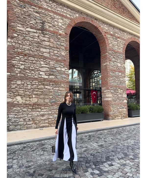 Beyaz Siyah Pile Etekli Triko Elbise