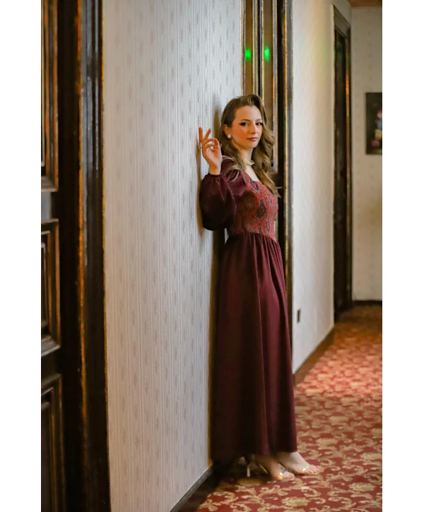 Etnik Desen Detaylı Yumuşacık Dokulu Fitilli Kadife Bordo Elbise