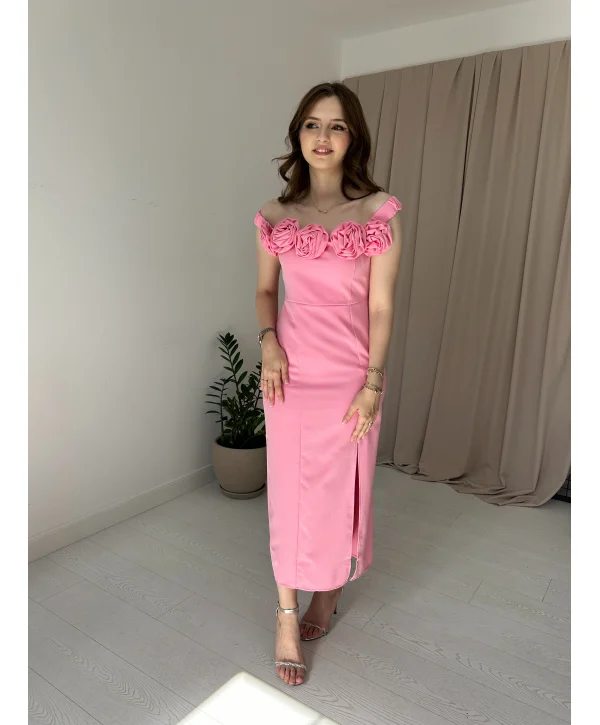 Pembe Gül Yaka Detaylı Elbise