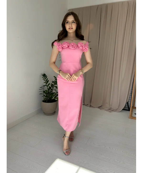 Pembe Gül Yaka Detaylı Elbise