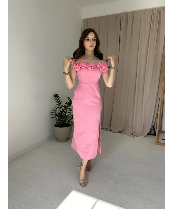 Pembe Gül Yaka Detaylı Elbise
