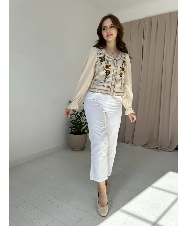Nakış İşlemeli Ajurlu Bluz