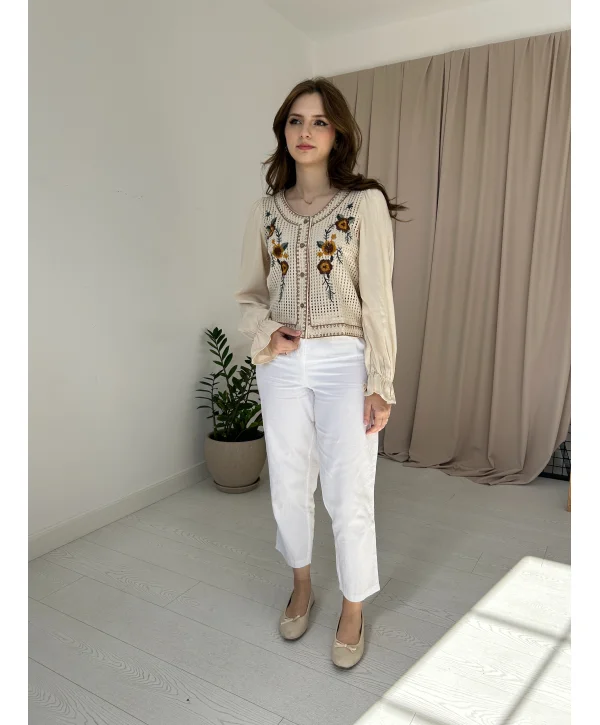 Nakış İşlemeli Ajurlu Bluz