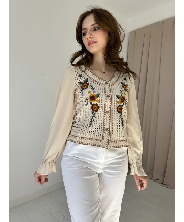 Nakış İşlemeli Ajurlu Bluz