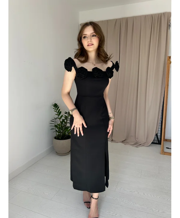 Siyah Gül Yaka Detaylı Elbise