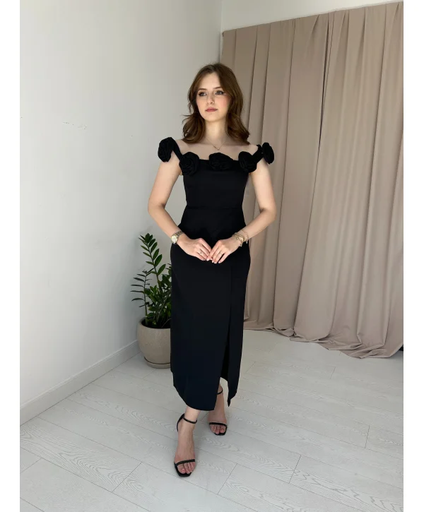 Siyah Gül Yaka Detaylı Elbise
