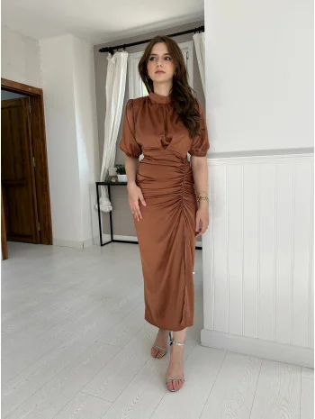 Önü Büzgülü Kahve Saten Elbise