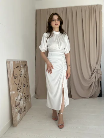 Önü Büzgülü Saten Beyaz Elbise