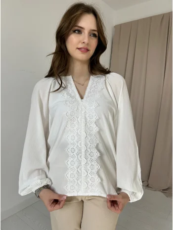 Beyaz dantel detaylı bluz