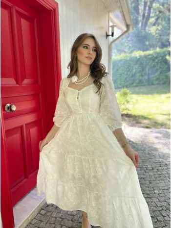 Beyaz Nakış İşlemeli Brode Elbise