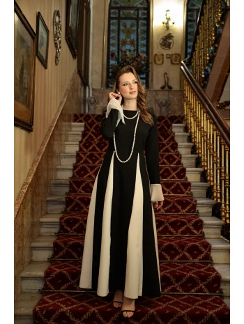 Eteği Siyah-Beyaz Geçişli Şifon Kol Detaylı Atlas Siyah Elbise