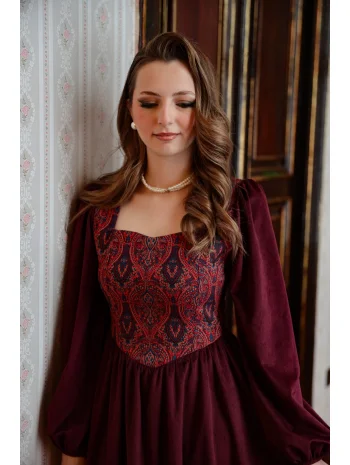 Etnik Desen Detaylı Yumuşacık Dokulu Fitilli Kadife Bordo Elbise