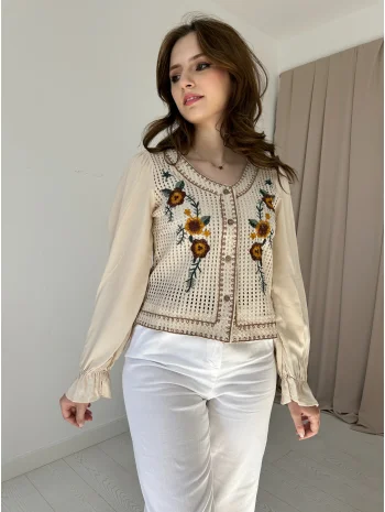 Nakış İşlemeli Ajurlu Bluz