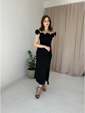 Siyah Gül Yaka Detaylı Elbise