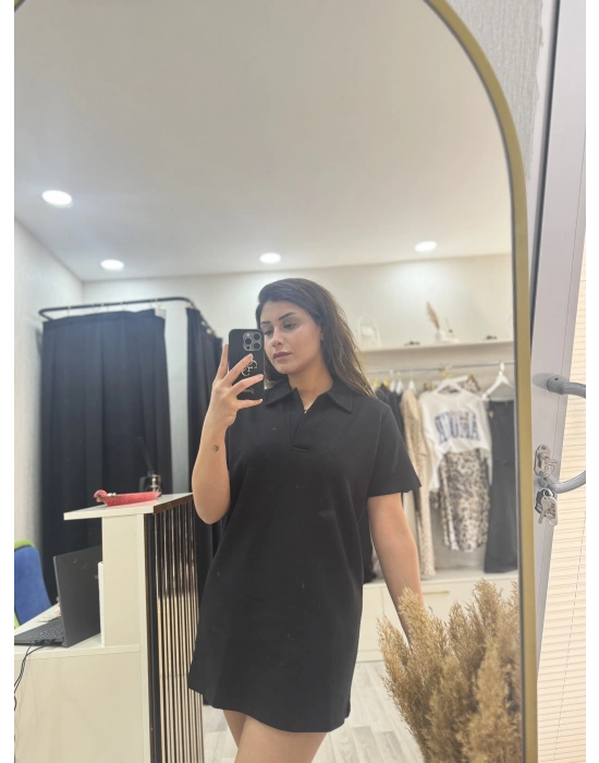 Siyah lacos yaka elbise