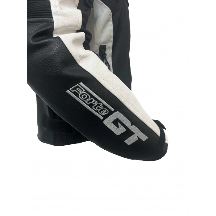 TITAN White Black / Hörgüçlü