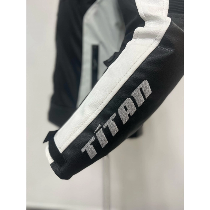 TITAN White Black / Hörgüçlü