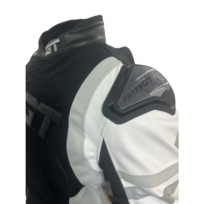 TITAN White Black / Hörgüçlü