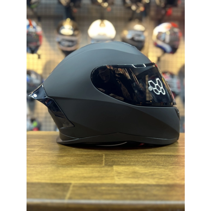 R1 Mat Siyah Vizörlü Kapalı Kask (Güneş Vizörlü)