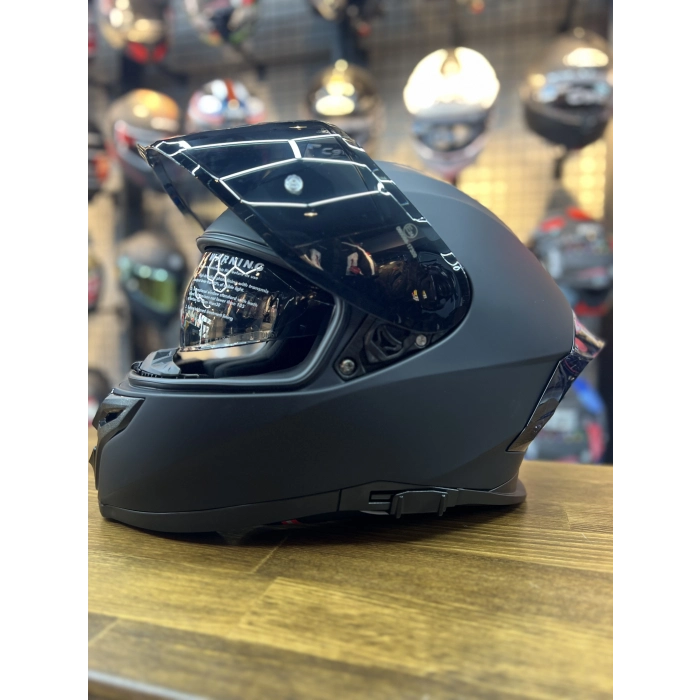 R1 Mat Siyah Vizörlü Kapalı Kask (Güneş Vizörlü)