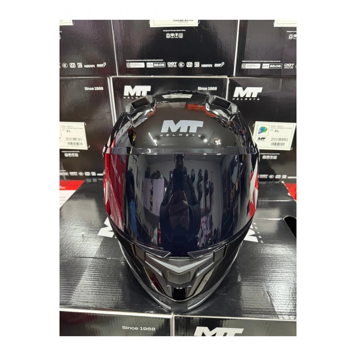 Braker sv parlak siyah kask (şeffaf vizörlü biçimde) gönderilecektir