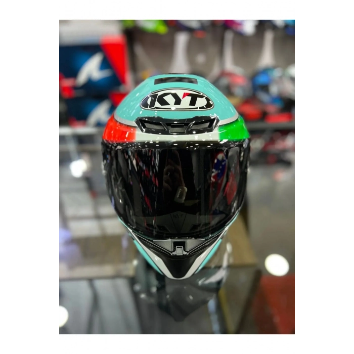 TT-REVO LEOPARD TRICOLOR KAPALI KASK (ŞEFFAF VİZÖRLÜ GÖNDERİLMEKTEDİR)