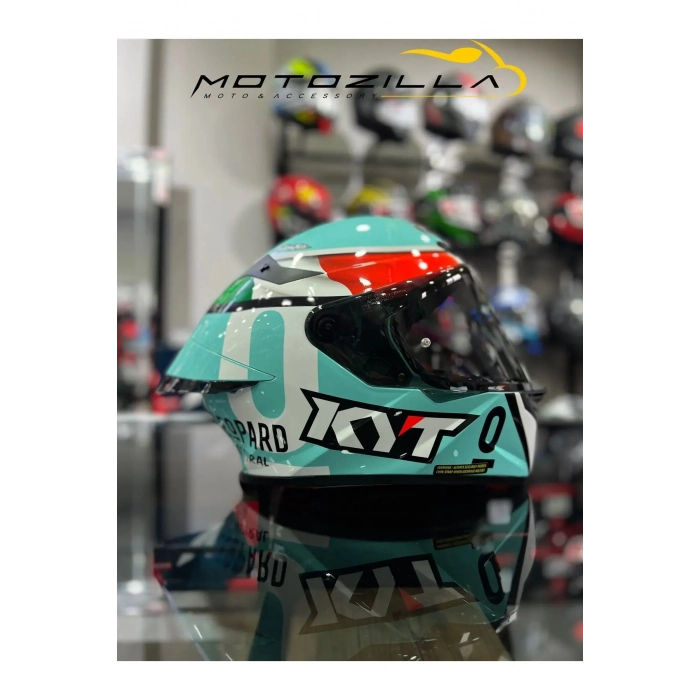 TT-REVO LEOPARD TRICOLOR KAPALI KASK (ŞEFFAF VİZÖRLÜ GÖNDERİLMEKTEDİR)