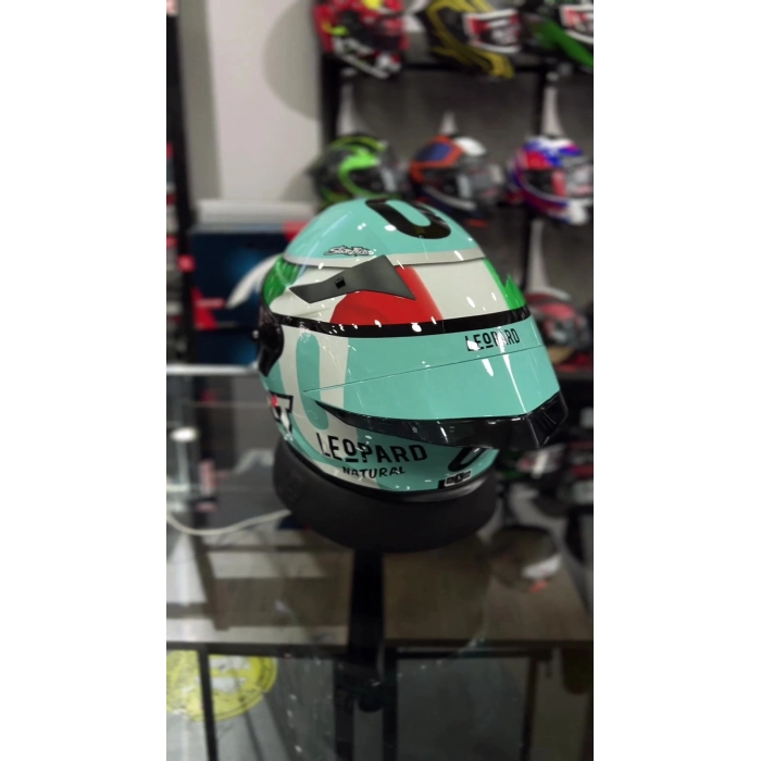 TT-REVO LEOPARD TRICOLOR KAPALI KASK (ŞEFFAF VİZÖRLÜ GÖNDERİLMEKTEDİR)