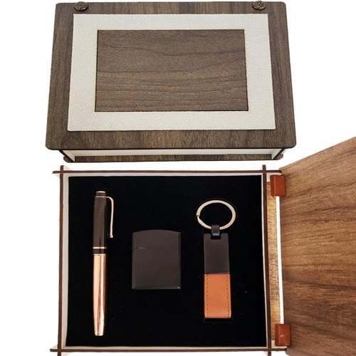 Набор из медной роликовой ручки, брелока и зажигалки в специальной деревянной коробке