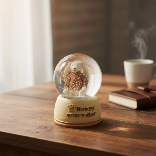 Pilli Işıklı Müzikli Kar Küresi–Sevimli Ayıcık Figürlü Eğlenceli Masaüstü Biblo, LED Aydınlatmalı Dekoratif Hediyelik Kar Küresi (5365)