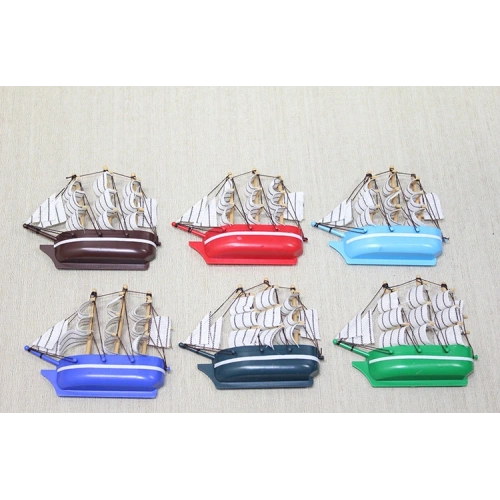 Пластиковый магнит для корабля