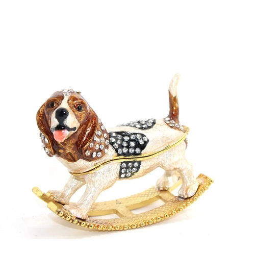 Каменный одиночный пес Сваровски